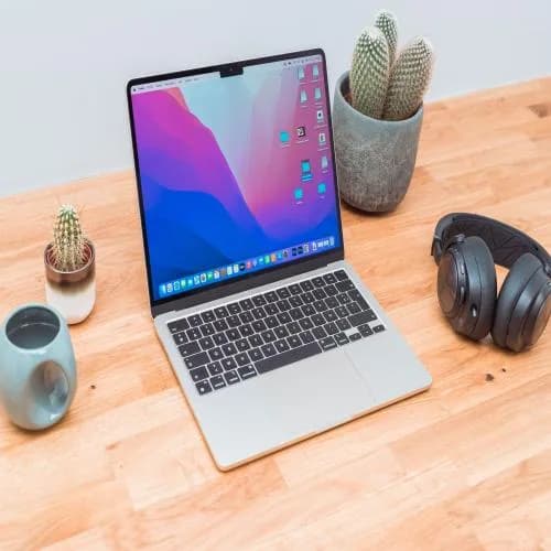 MacBook Air 13" puce M2